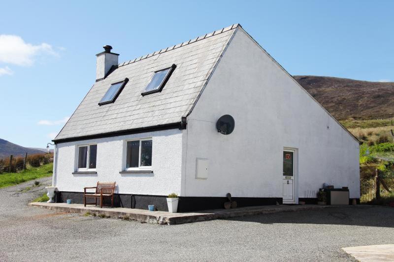 The Fisherman'S Cottage Bunaveneadar Exterior photo